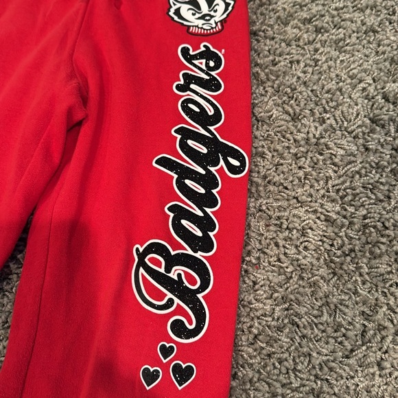 5th & Ocean Wisconsin Badgers Hoodie Jogger Set 7/8 - Picture 12 of 15